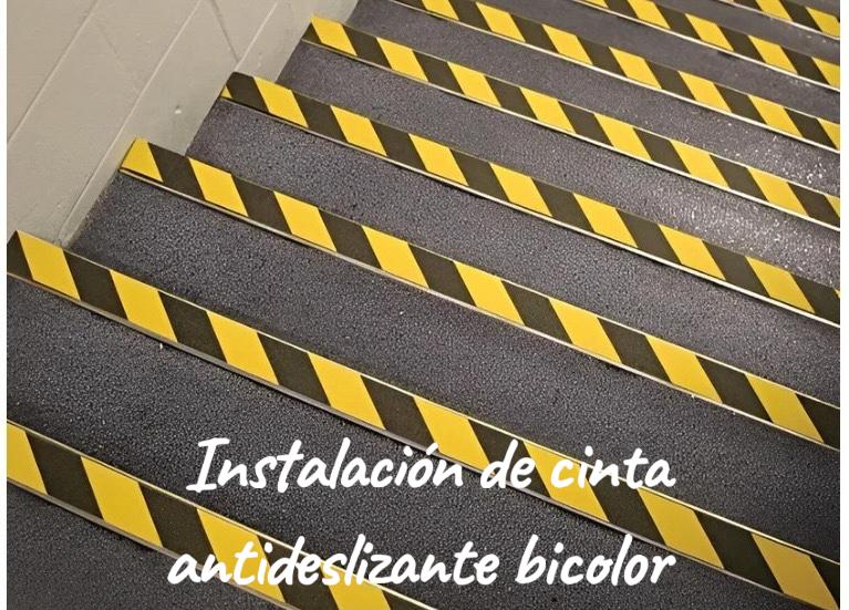 Instalación de cinta antideslizante bicolor