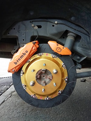 ติดตั้งเบรค brembo