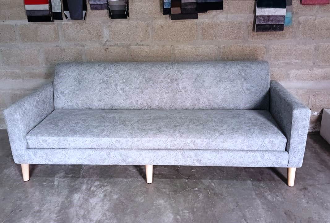 MUEBLE RETAPIZADO